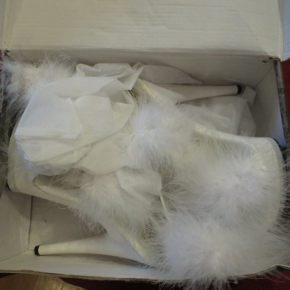 LAST CHANCE  NIB CUSTOM MADE White Double High Riding Ankle Cuff "Fufu" Heels - Picture 13 of 15